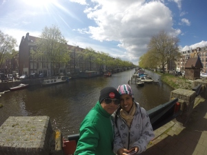 Primeira foto nos canais lindos de Amsterdã